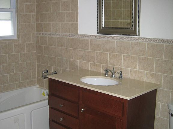 2nd image of 172 Rossiter Ave