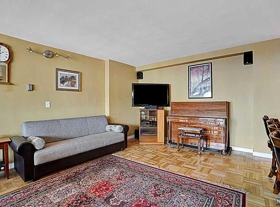 3rd image of 2100 Linwood Ave #19L