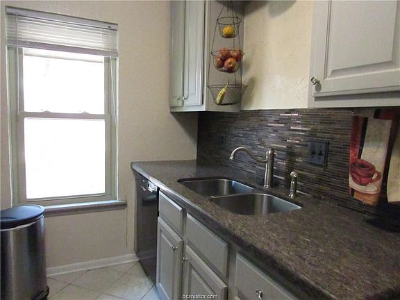 5th image of 1006 Mistywood Ct