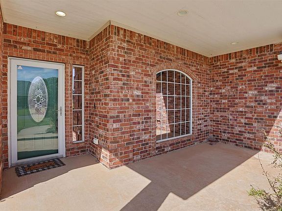 2nd image of 1001 Stephanie Ln