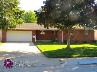 827 E Bismark Rd, Grand Island, NE 68801
