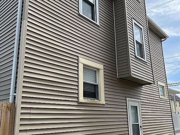3rd image of 424 W 22nd St