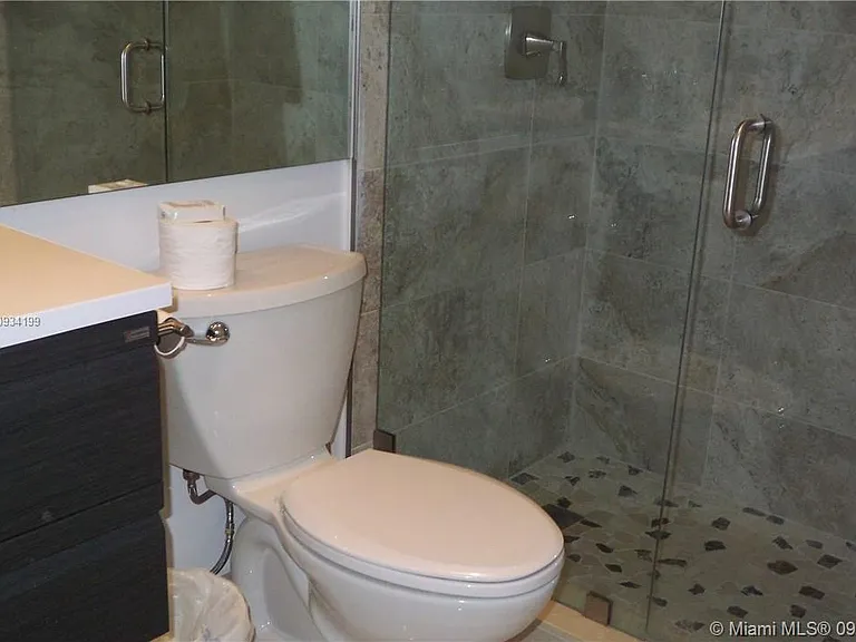 5161 Collins Ave #806 — Photo 20