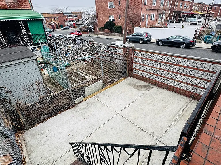 Shore Pkwy — Photo 19