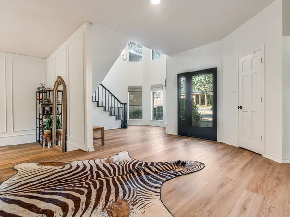 9122 Cochran Heights Dr, Dallas, TX 75220