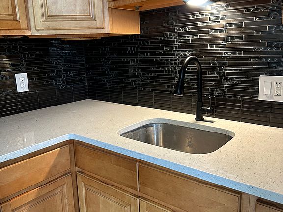 2nd image of 1805 Reynolds Rd APT 18