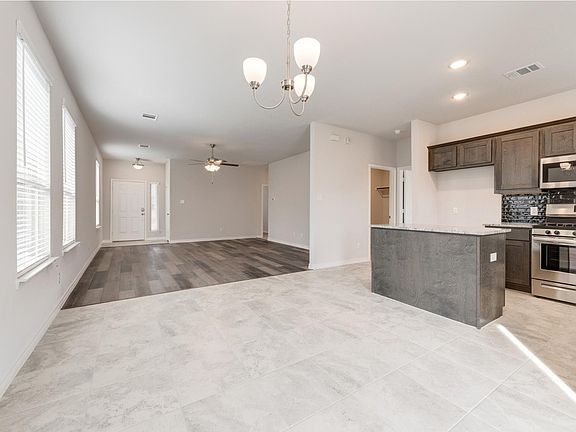 5th image of 2833 Rose Heath Ln