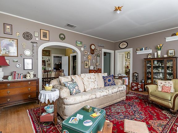 2nd image of 1505 Forsythe Ave