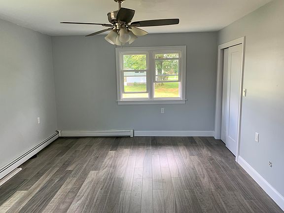 3rd image of 137 Port Royal Dr