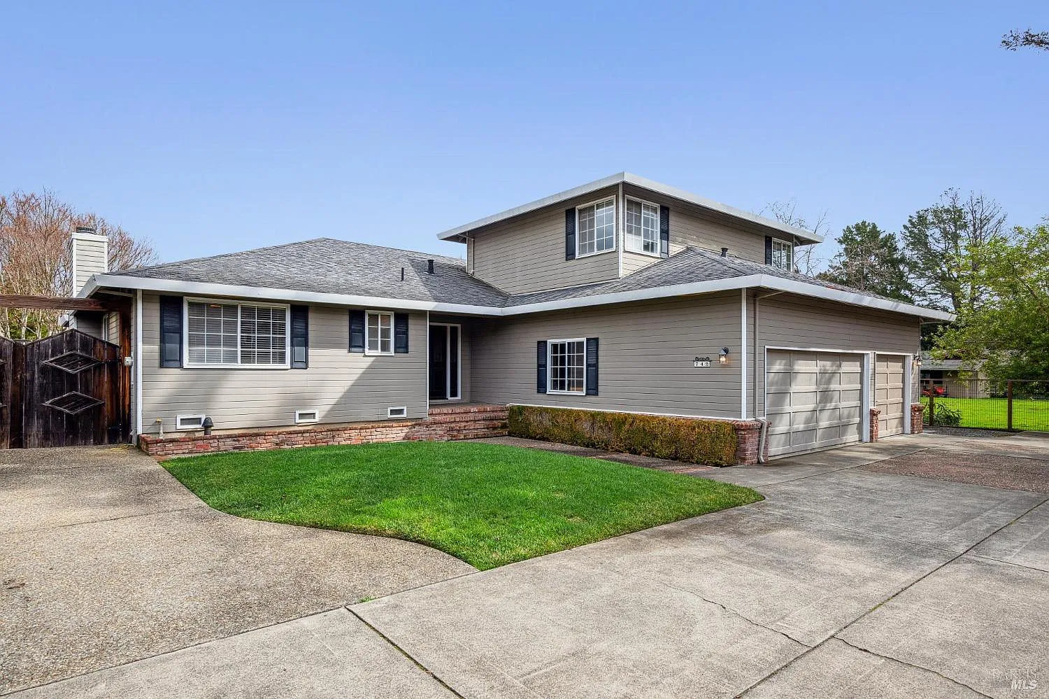 742 Mcclay Road photo 1