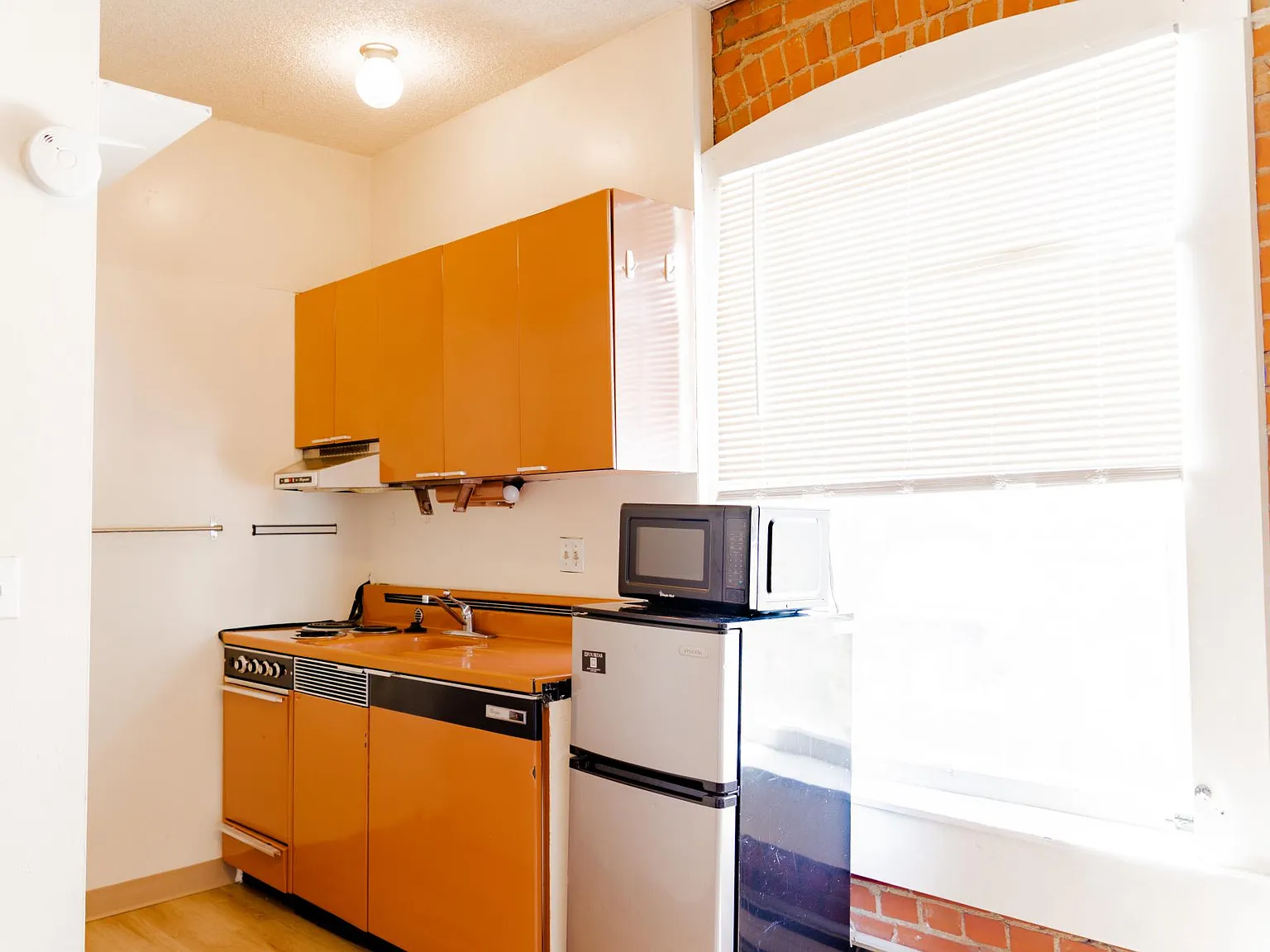 Studio, 500 sqft, $1,900 — Photo 3