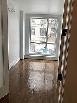 3rd image of 85 Graham Ave #1