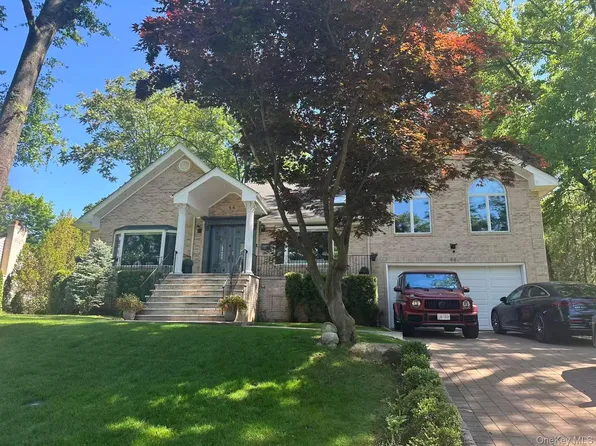 44 Old Field Lane, Great Neck, NY 11020