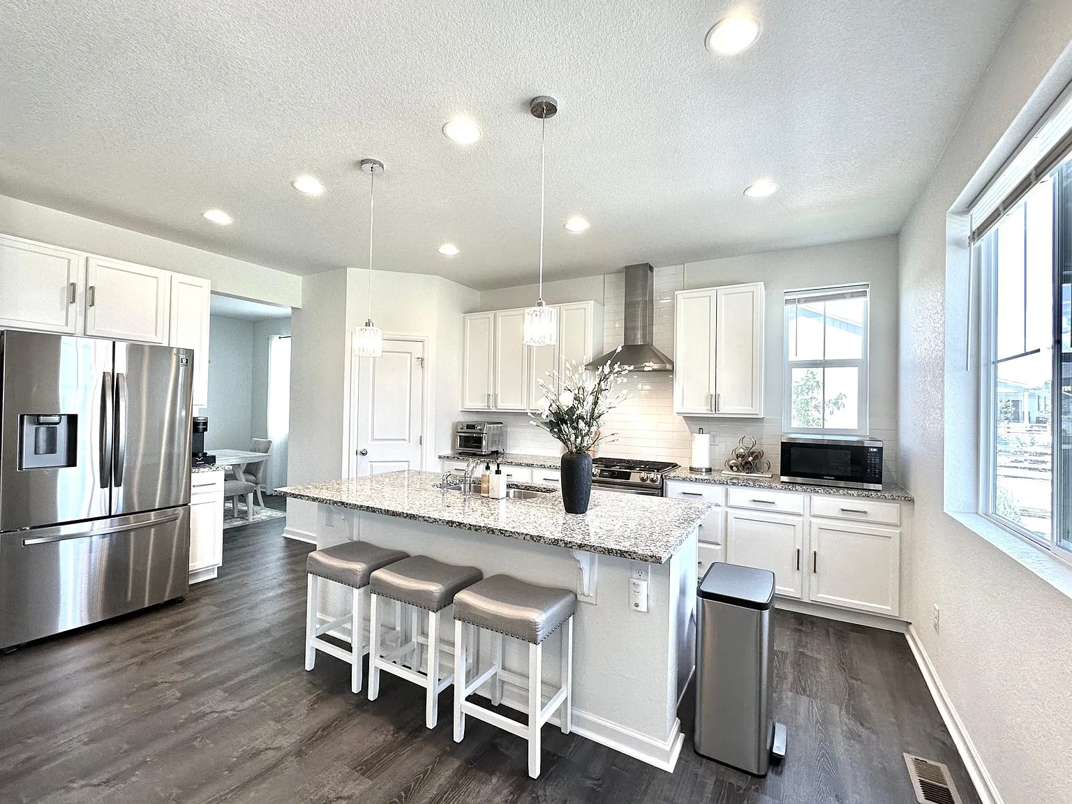 4 bed, 2804 sqft, $3,995 — Photo 1