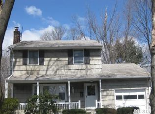 41 W 21st St, Huntington Station, NY 11746