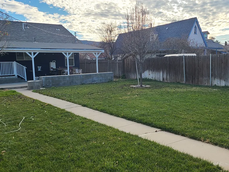 507 E F St — Photo 2