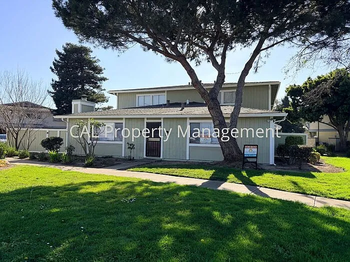 Building Photo - 1831 Cherokee Dr #1