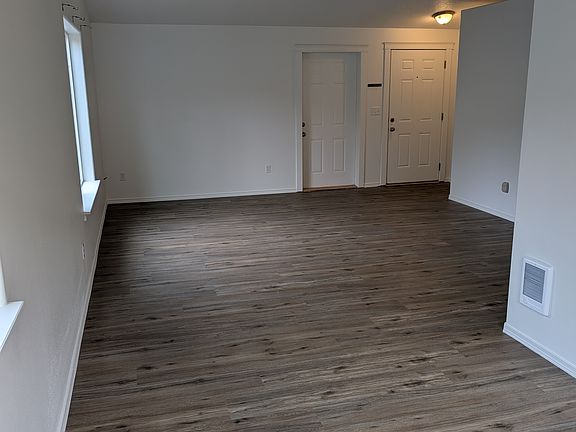 2nd image of 790 SE Kierra Pl