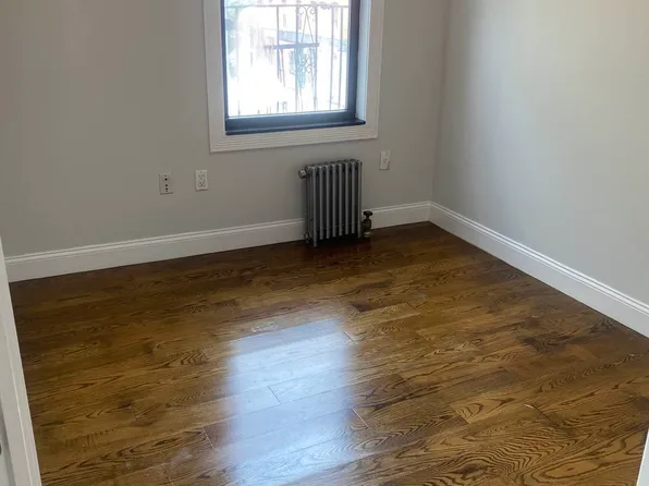 209 East 25th Street image 2 of 5