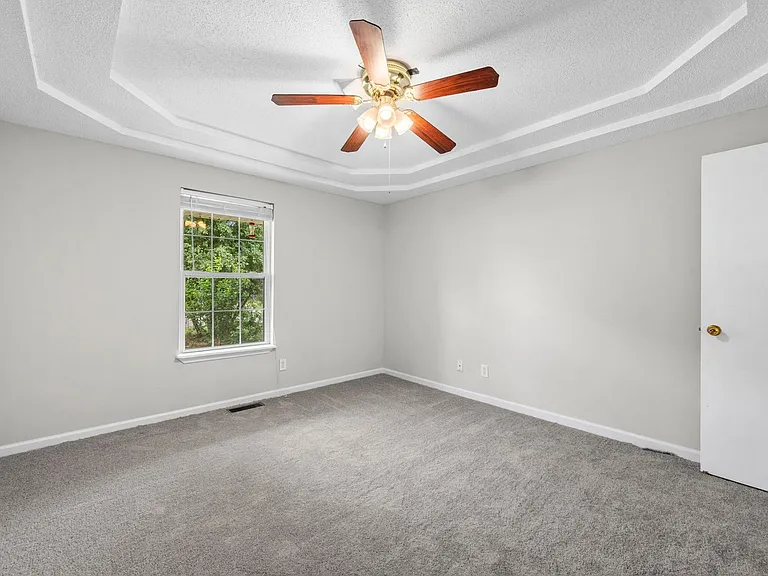 409 Kelsey Dr — Photo 16
