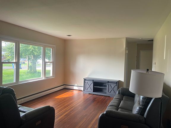 4th image of 206 E North St