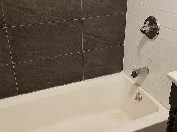4th image of 144 Manhattan Ave APT 2R