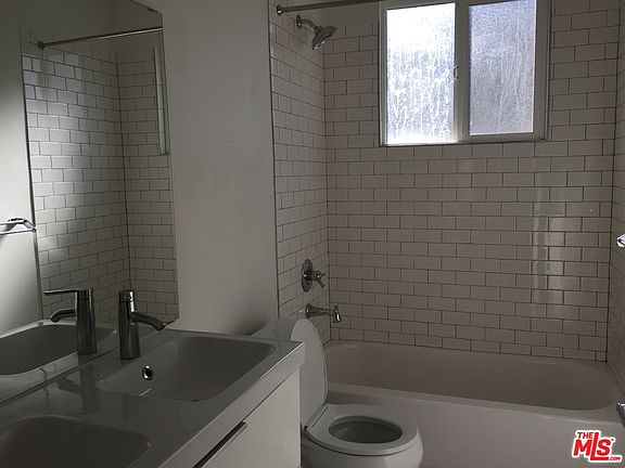 4th image of 424 N Commonwealth Ave