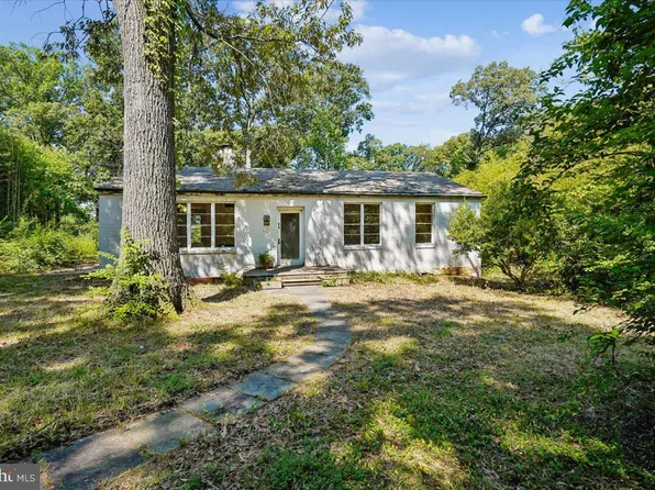 1208 Shenandoah Rd, Alexandria, VA 22308