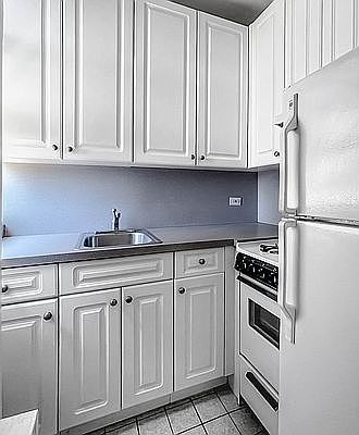 4th image of 4 Park Ave APT 22T