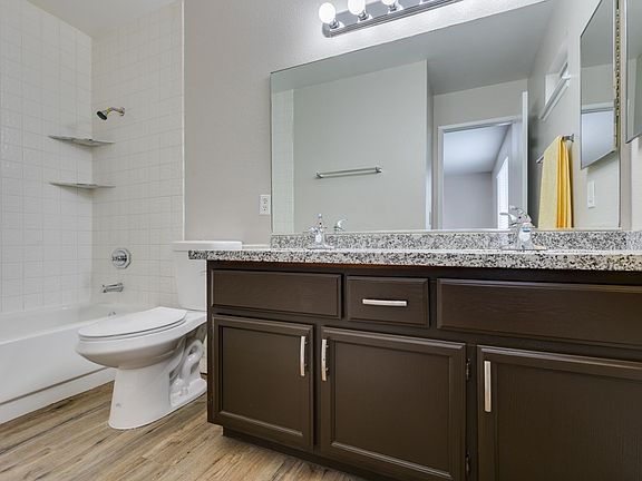 3rd image of 905 Scarlet Ridge Dr