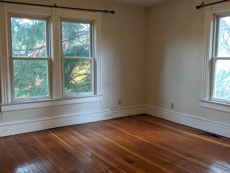 2121 E Cherry St — Photo 15