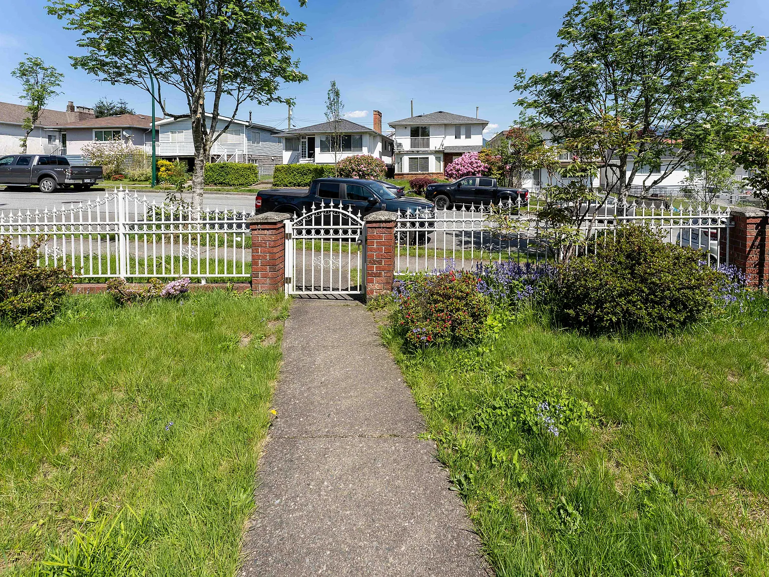 5 bed, 2200 sqft, $5,350 — Photo 4