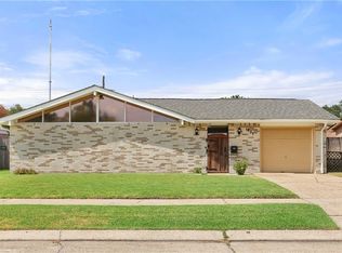 1821 Green Oak Dr, Gretna, LA 70056