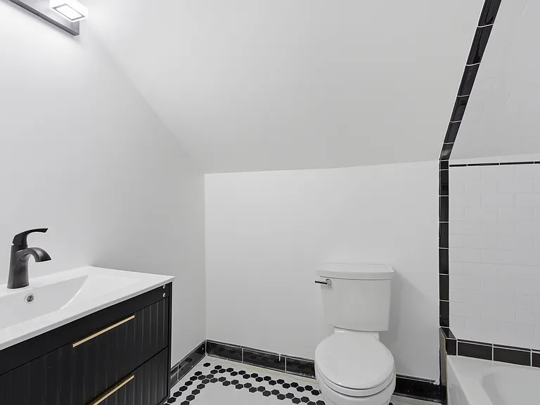 4635 John R St #3 — Photo 11
