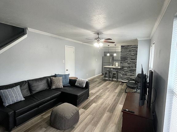 4th image of 2410 Toro Ln #B