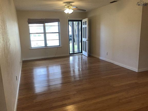3rd image of 1309 Westridge Ln