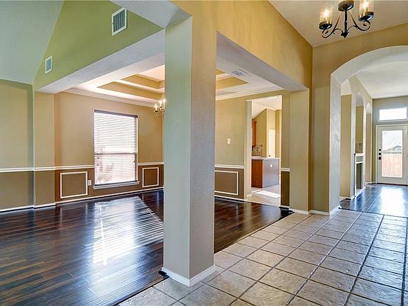 2nd image of 301 Fort Edward Dr