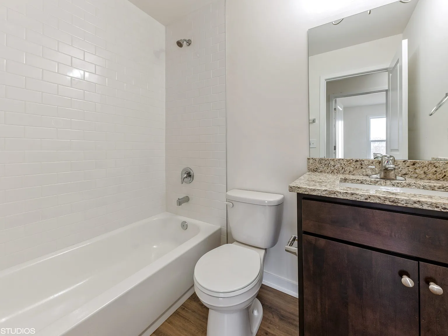 3 bed, 2.5 bath, 2600 sqft, $4,000 — Photo 3