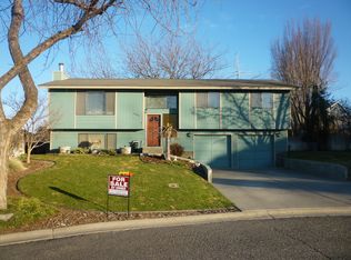 1806 W 2nd St, Grandview, WA