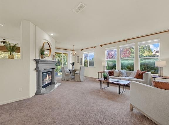 5th image of 1029 Glennfinnan Way