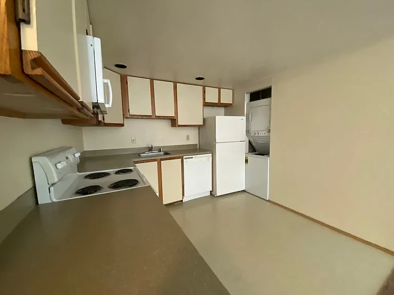 University Court Apartments — Photo 62