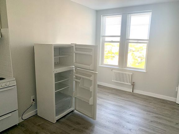 4th image of 230 E Broadway #6DDD