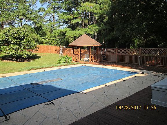 3rd image of 115 Spencer Woods Dr