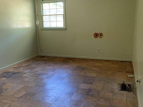 3rd image of 322 Leah Miller Dr