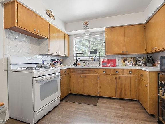 4th image of 308 & 310 Cluster Ave