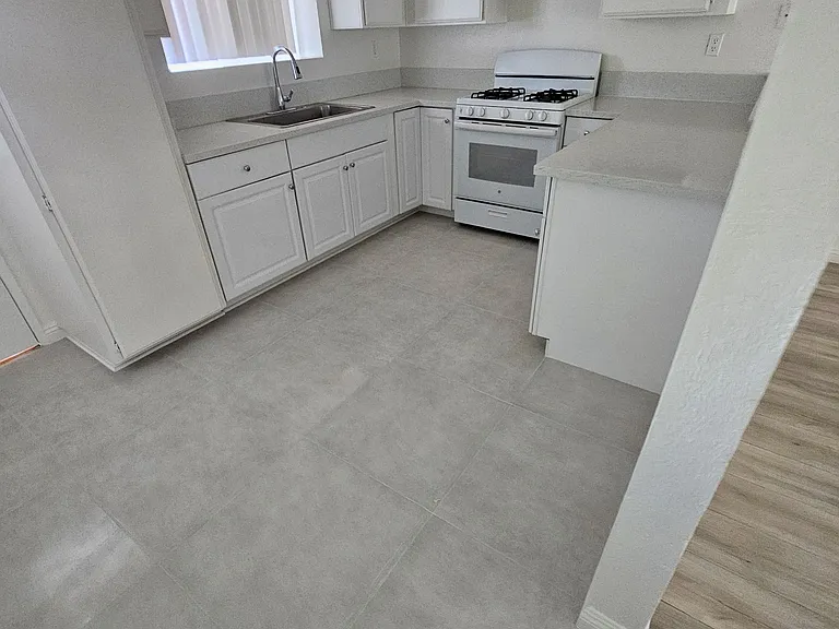 1341 E 9th St #5 — Photo 9