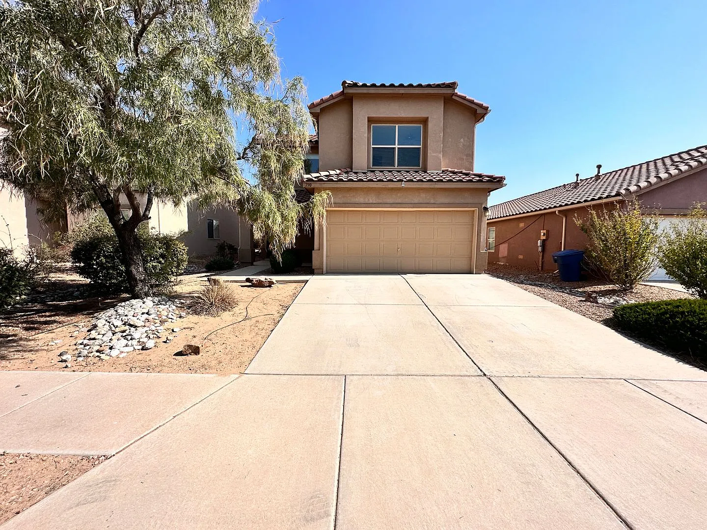 3 bed 2.5 Bath in Huning Ranch — Photo 1