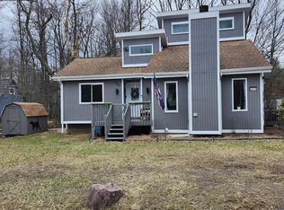 790 Country Place Dr, Tobyhanna, PA 18466