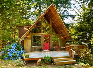 7942 Blakely Ave, Clinton, WA 98236