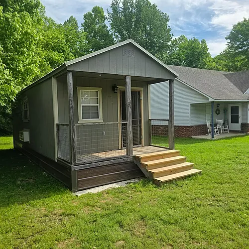 81 Green Ln Photo 1